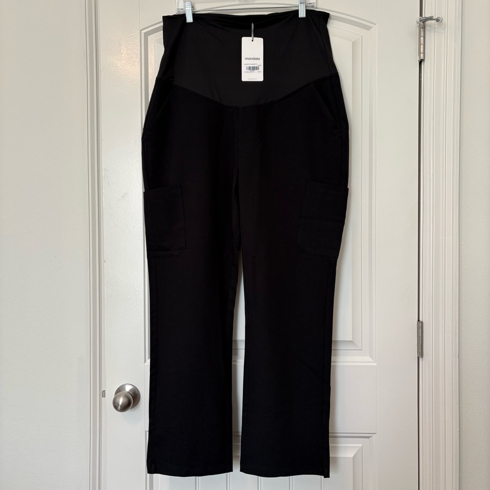 NWT Mandala Maternity Cargo Scrub Pants Women’s Size Large Petite Black